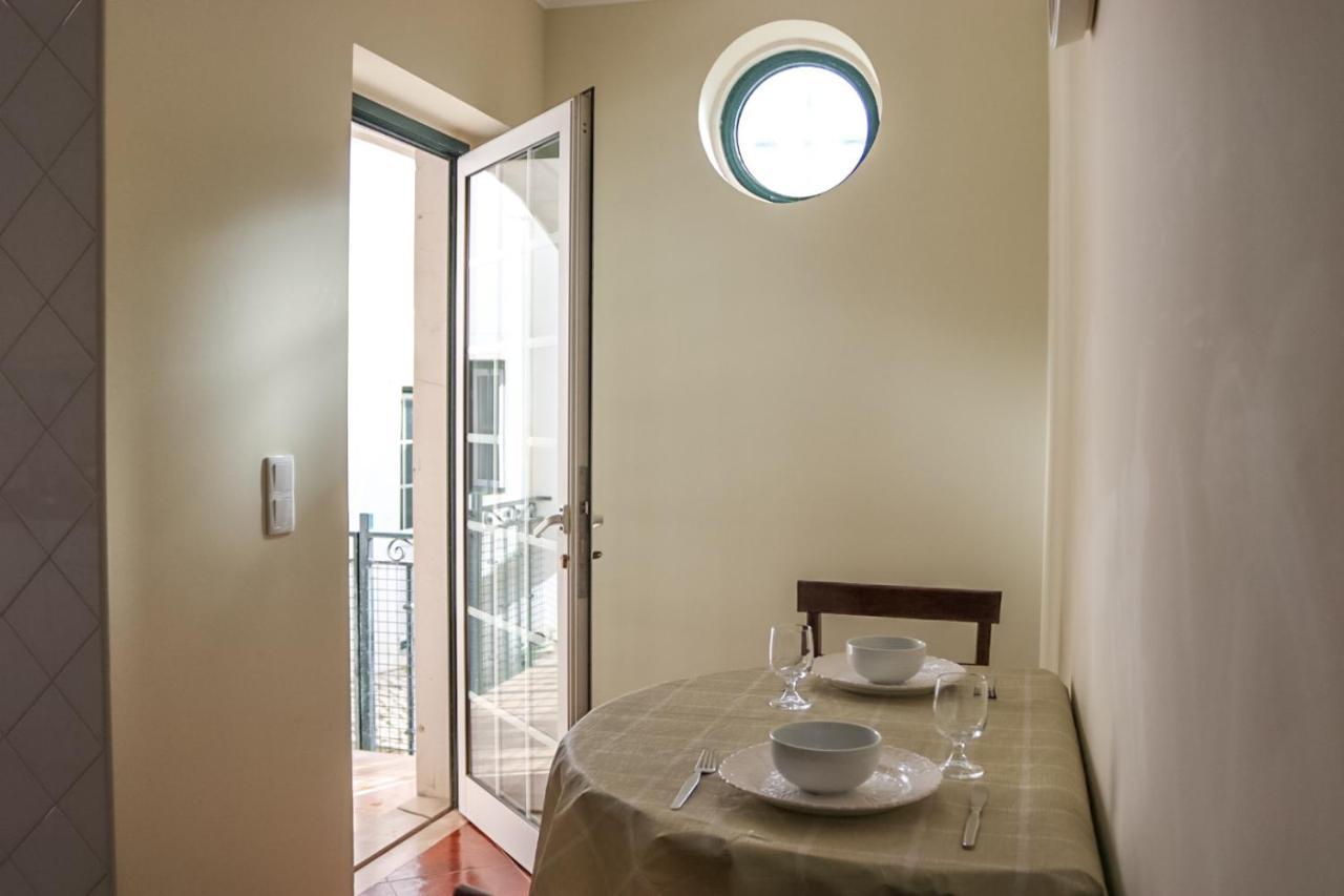 Traditional Portuguese - Casa Martins No 52 *